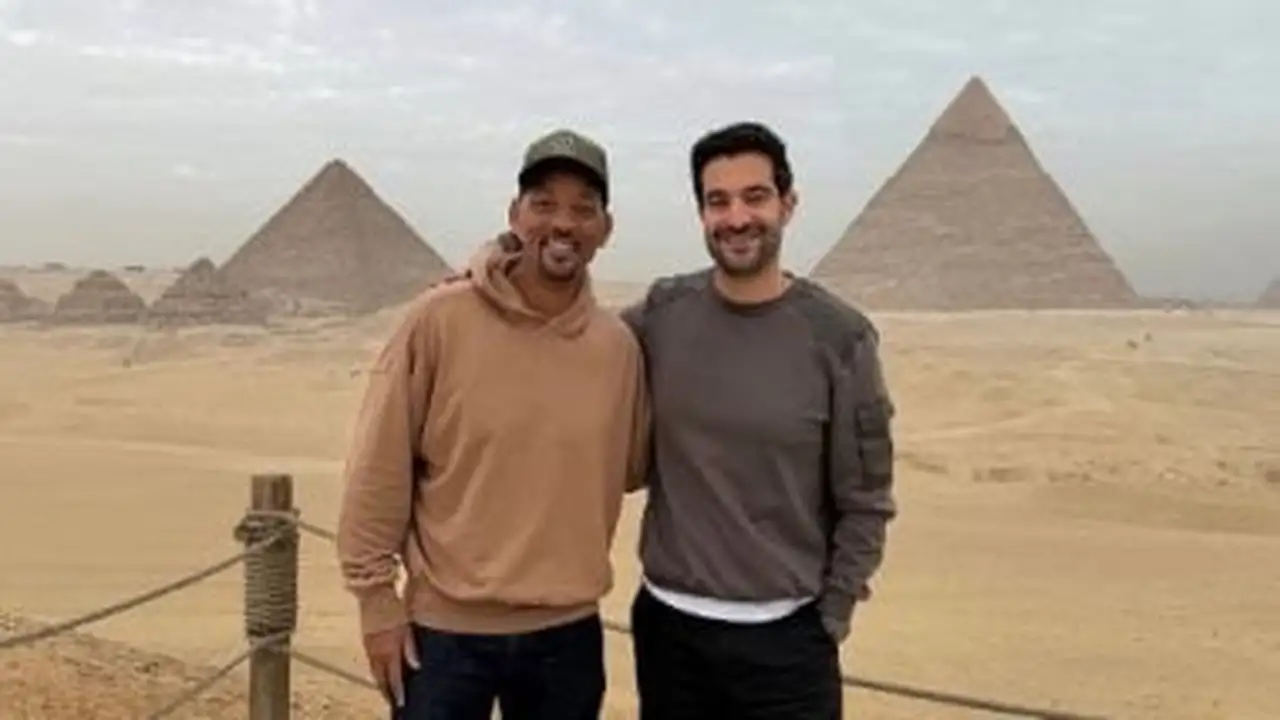 جولة سياحية بالأهرامات.. ويل سميث يوثق زيارته لمصر بمجموعة صور تذكارية مميزة